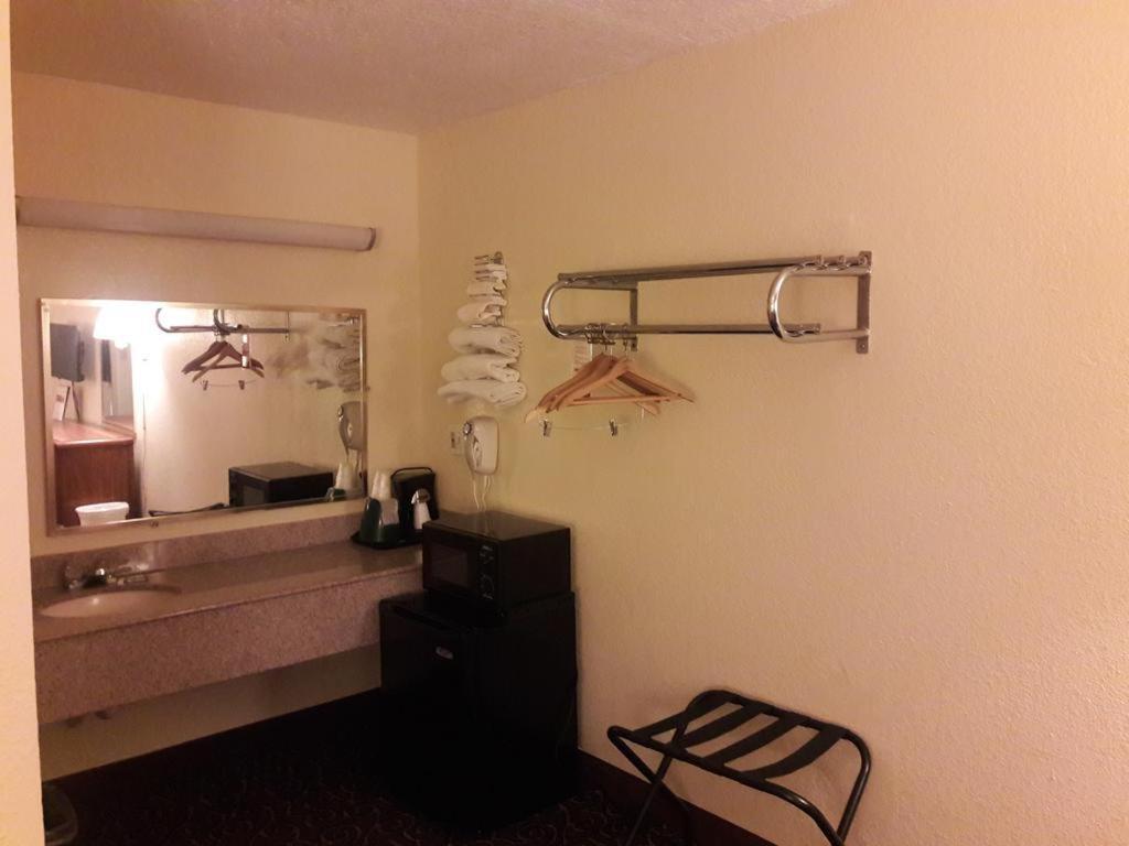 Super Inn Williamsburg Norge ภายนอก รูปภาพ